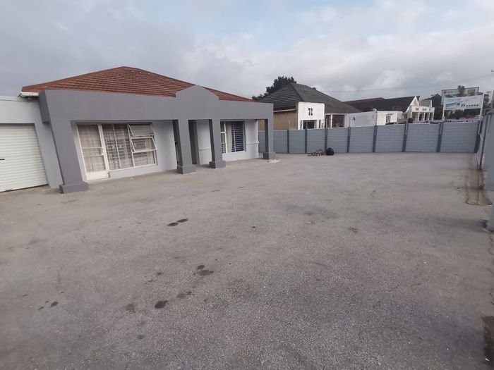 Walmer Office For Sale: Residential conversion, ample parking, close to airport and amenities.