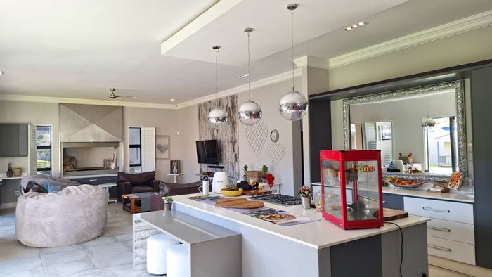 Spacious 6-Bedroom House in Num Num Cape Estate – Nature Views & Modern Amenities!