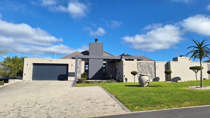 Spacious 6-Bedroom House in Num Num Cape Estate – Nature Views & Modern Amenities!