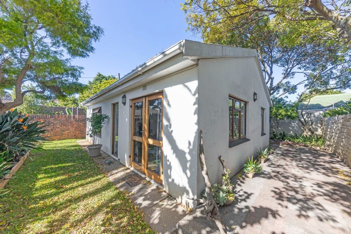 Rondebosch Park Estate House For Sale: One-bedroom cottage with private garden and garage.