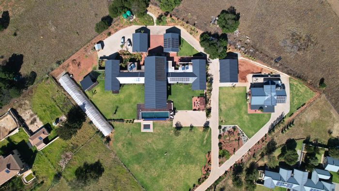 For Sale: House in Blue Saddle Ranches with 8 beds, cinema, solar system.