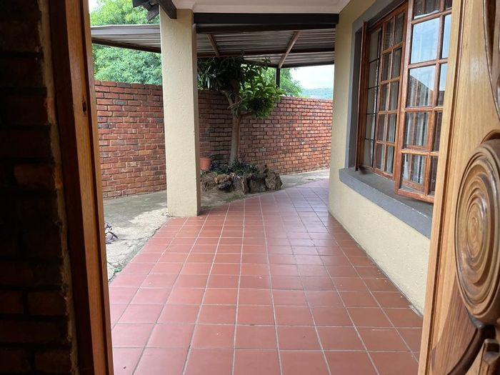 House For Sale in Eersterust: 5 Bedrooms, Jacuzzi, Lapa with Braai, Near Schools and Shops