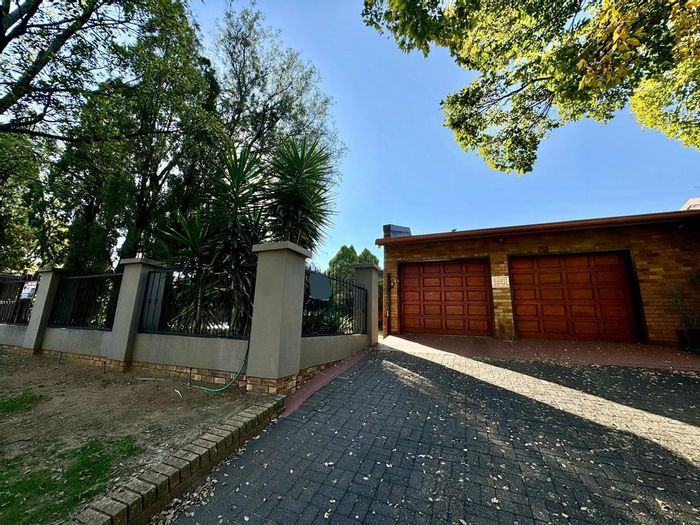 Property #ENT0278175, House for sale in Secunda Central
