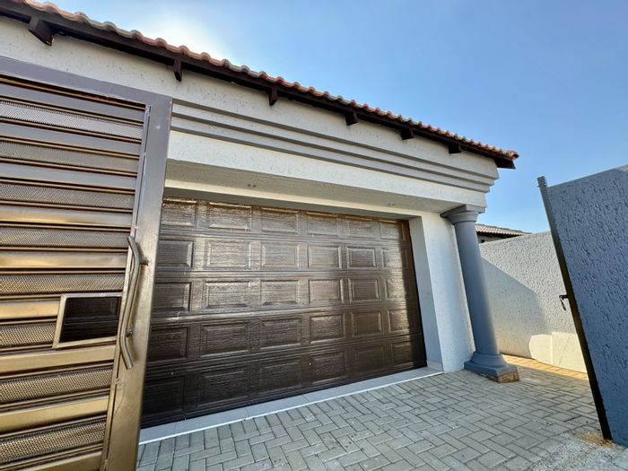 Property #ENT0278177, House for sale in Secunda Central