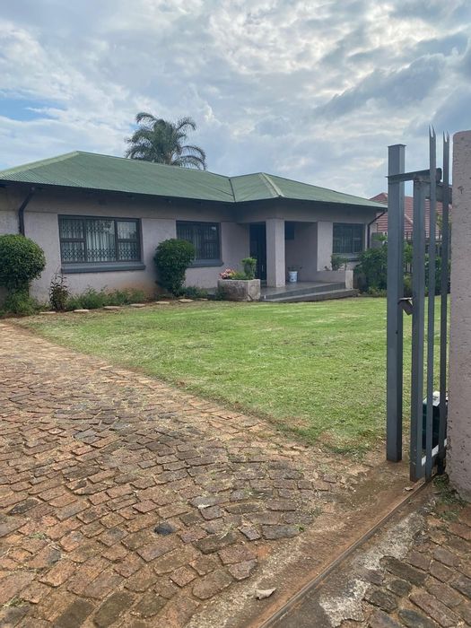 Property #ENT0278253, House for sale in Kempton Park Central