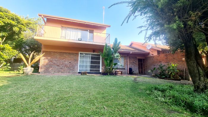 Penina Park Gem For Sale: 4 Bedrooms, Loft, Multiple Living Areas, Secure Parking!