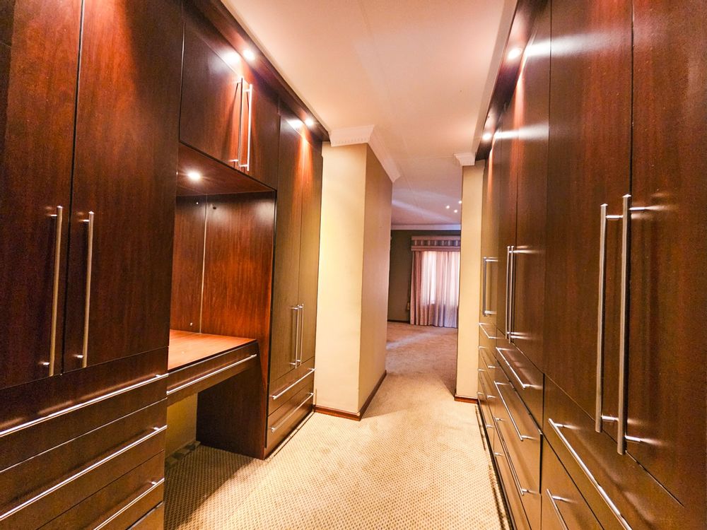 Walk-in closet 