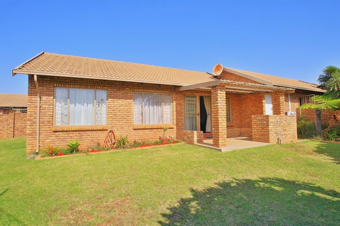 Property #ENT0278216, Townhouse for sale in Rooihuiskraal