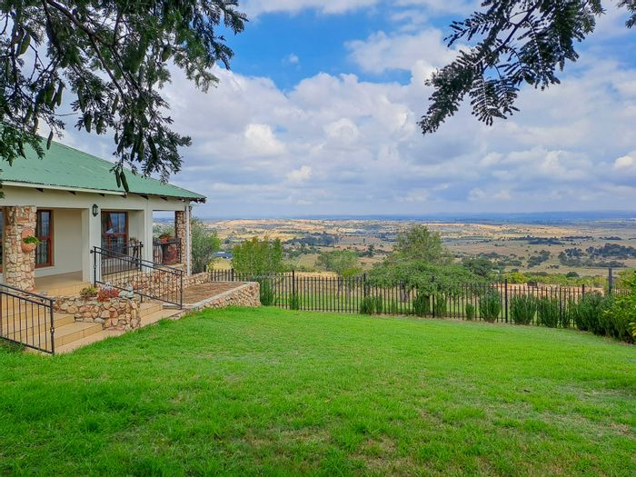 Doornrandje Small Holding For Sale: Solar, borehole, stables, and expansive views.