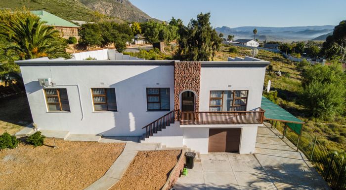 Charming Montagu Central House For Sale: Mountain Views, Spacious Interiors, Prime Location