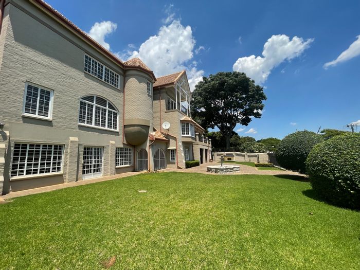 Waterkloof House For Sale: 5 Bedrooms, Pool, Wine Cellar, Prime Location