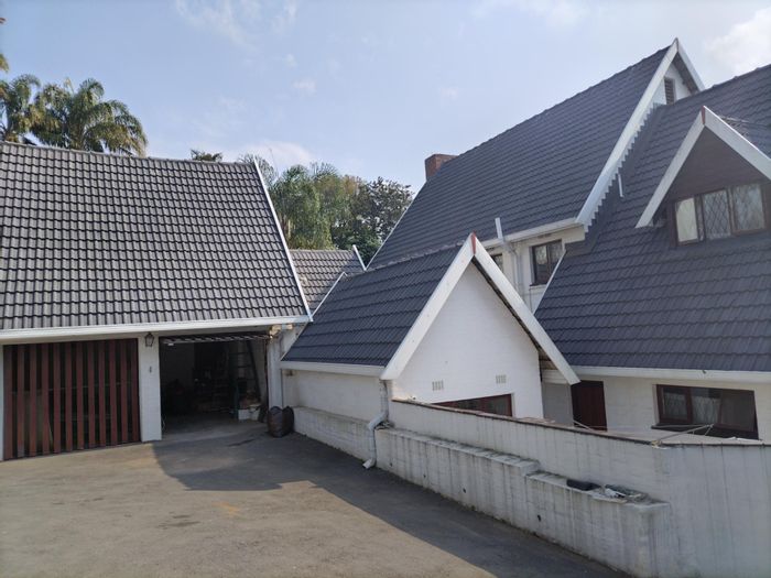 For Sale: Spacious 4-Bedroom House in Cowies Hill with Pool and Entertainment Area.