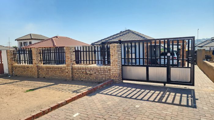 Property #ENT0278489, House for sale in Riverside View Ext 30