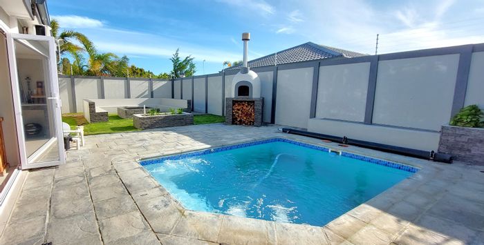 Twin Palms House For Sale: 4 Bedrooms, Heated Pool, Braai Room, Secure Location!