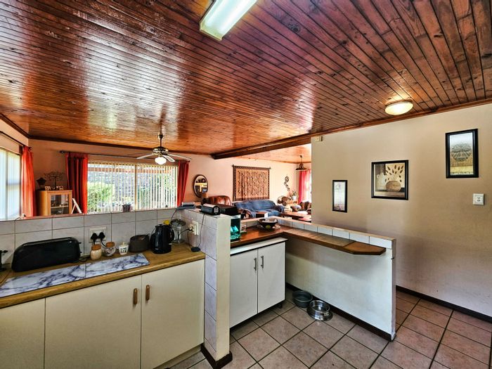 For Sale: House in Twee Rivieren with 4 bedrooms, study, and large yard.