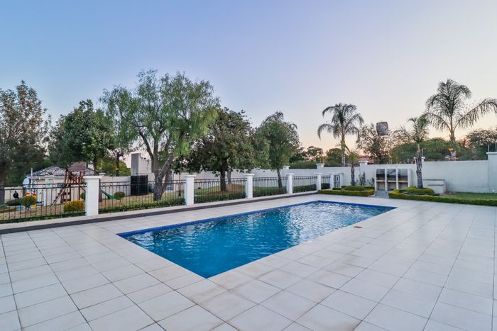 For Sale: Carlswald Apartment with garden, patio, clubhouse, and 24/7 security.