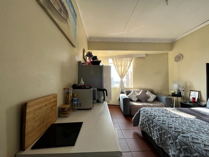 Spacious 2-Bed Apartment For Sale in Pretoria Central, Prime Location with Top Amenities