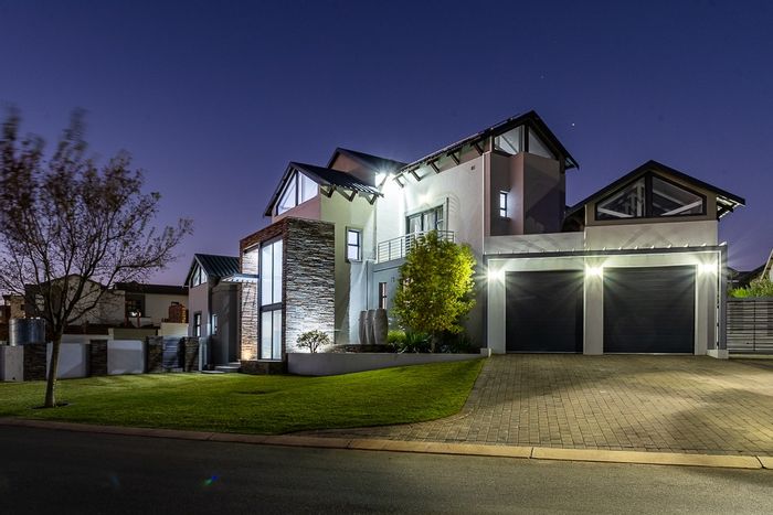 Modern Family Home For Sale in The Hills Game Reserve Estate with Pool, Solar, Borehole