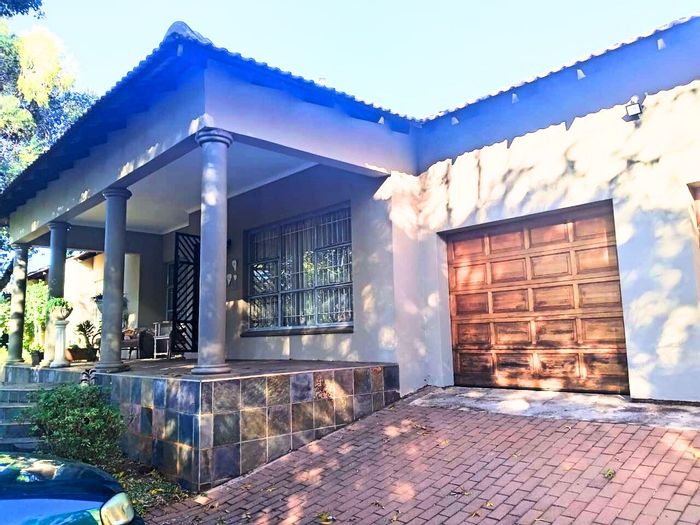 Wierda Park House For Sale: Pool, flat-let option, garage for four cars.