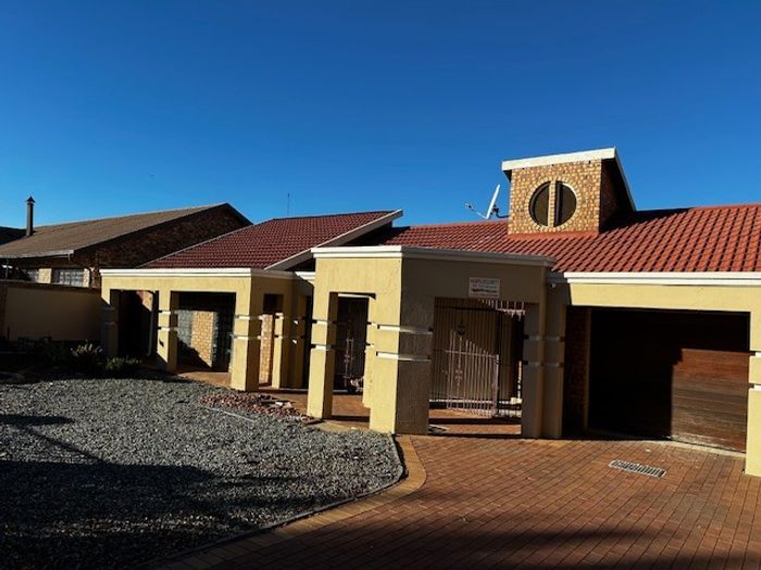 Evander House For Sale: 4 Bedrooms, Home Office, Braai Room, Spacious Yard.