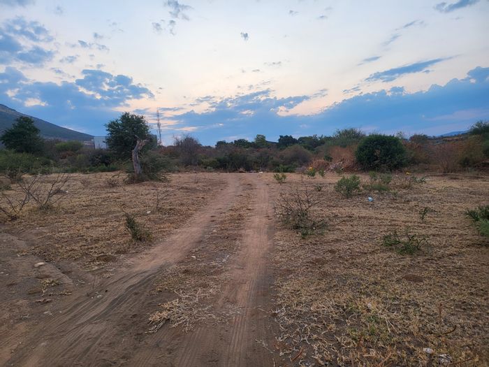 9-hectare farm in Mooihoek for sale, ideal for agriculture or development.