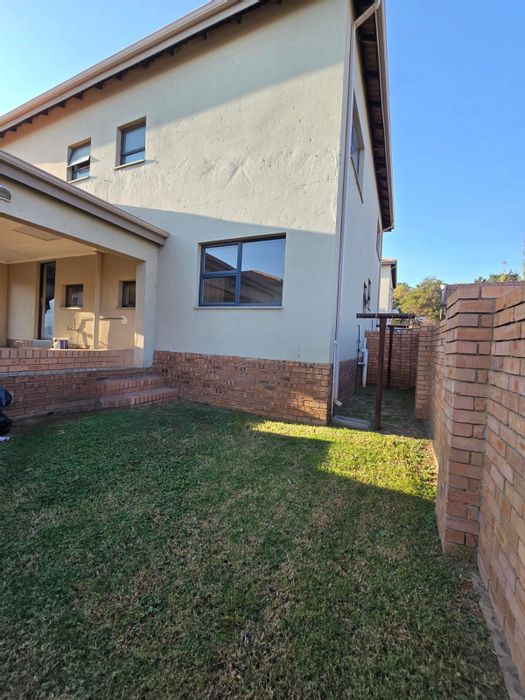 For Sale: House in Jackaroo AH with 3 beds, 3 baths, double garages.