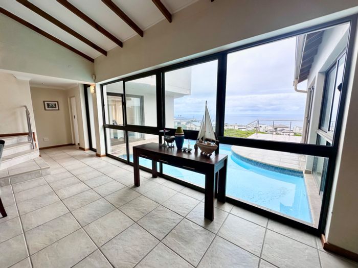 For Sale: House in Pinnacle Point Golf Estate with pool, braai room, and garages.