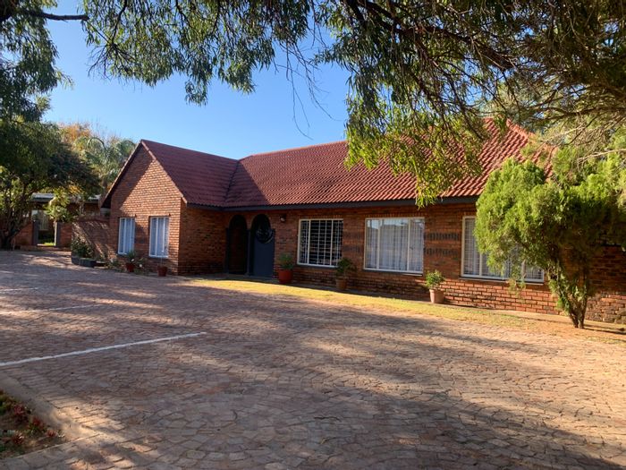 8-Bedroom Guesthouse with Spa Retreat for Sale in Modimolle Central.