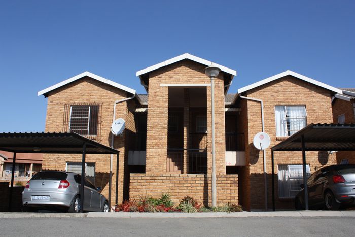 2-Bedroom apartment for sale in Honeypark with balcony and covered parking.