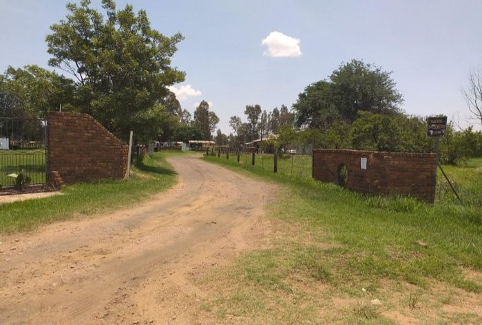 Vacant Land Agricultural For Sale in Wacht N Bietjies Kop, investment potential awaits.