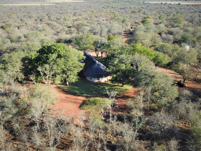 For Sale: 684 ha Vivo Central Farm with game fencing, water supply, and accommodations.