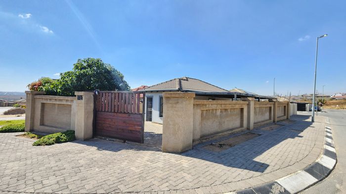 For Sale: House in Riverside View Ext 35 with 3 beds, carport, and security.