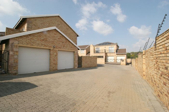 Property #ENT0278805, Townhouse for sale in Wilgeheuwel
