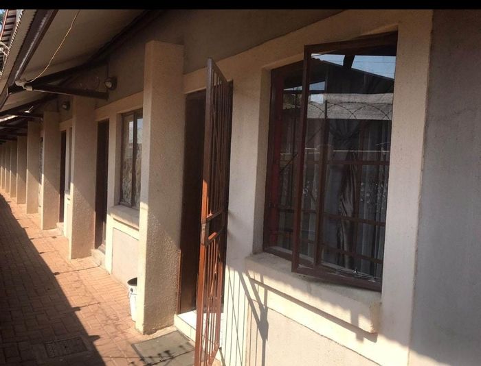 For Sale: Apartment in Polokwane Central with open-plan living and carport.