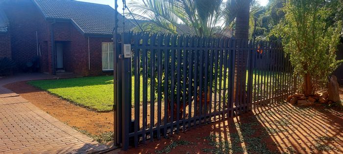 Charming Flora Park House For Sale: Spacious Garden, Modern Kitchen, Lapa with Braai