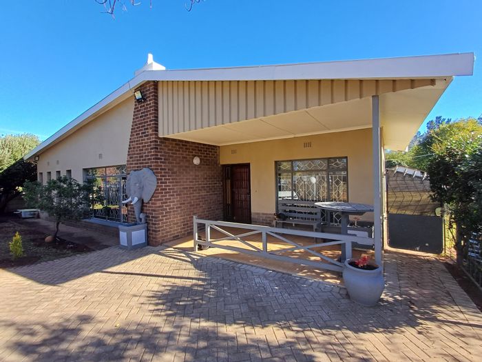 For Sale: House in Irene Park with pool, borehole, and multiple garages.