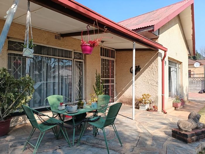 Property #ENT0278983, House for sale in Brakpan Central