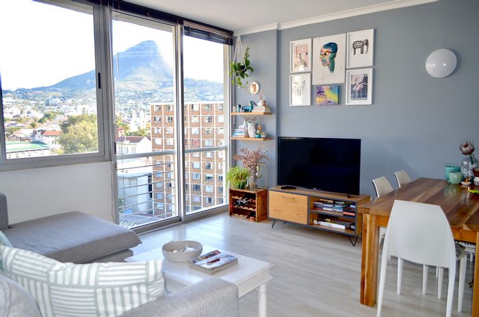 Cape Town City Centre Apartment For Sale: Rooftop Pool, Gym, Mountain Views!