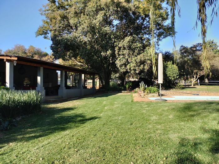 House to Rent in President Park: Equestrian amenities, stables, paddocks, and pool.