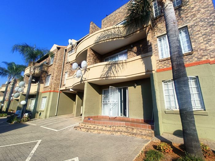 2-Bedroom Apartment For Sale in Rooihuiskraal North with parking, near shopping and schools.