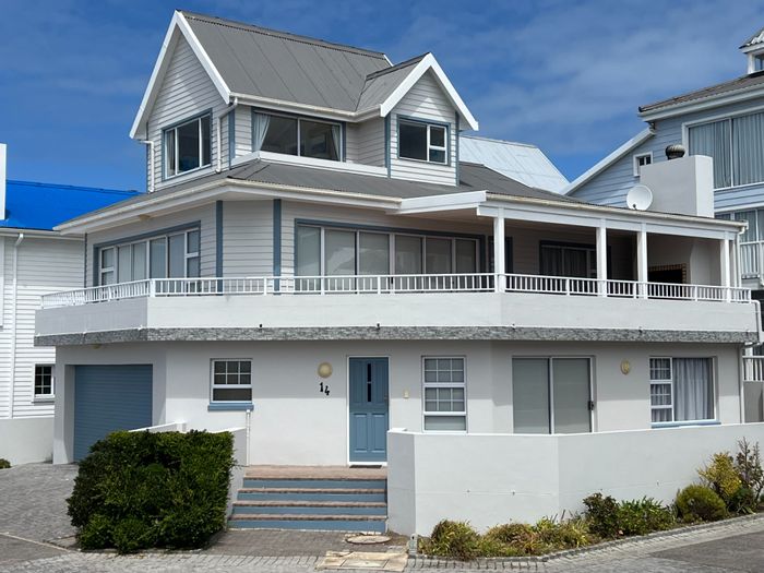 For Sale: House in Mossel Bay Central, 4 bedrooms, sea views, rental potential.