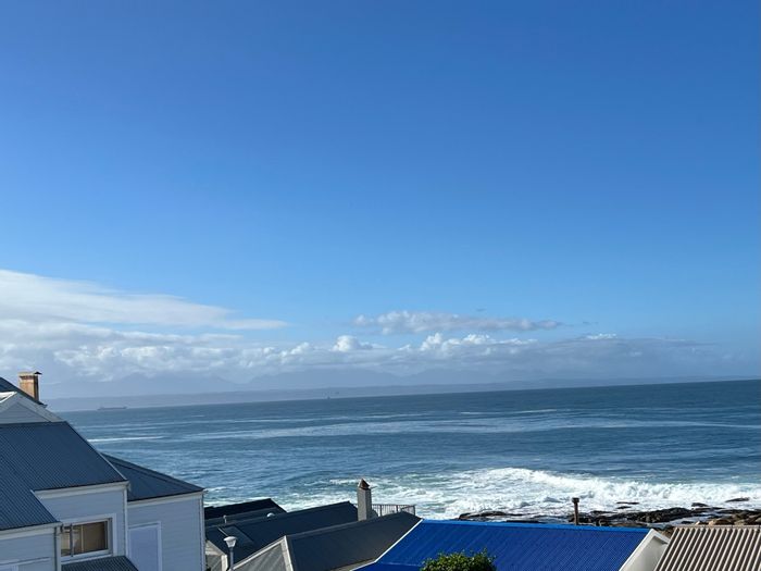 For Sale: 4-bedroom house in Mossel Bay Central, sea views, rental potential.