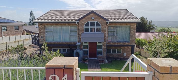 For Sale: House in Fraaiuitsig with open plan living, double garage, and water tank.