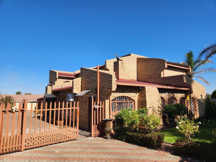 Property #ENT0279173, House for sale in Secunda Central