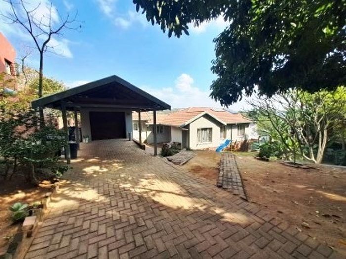 For Sale: House in Sonheuwel Ext 1 with 3 beds, garage, and spacious yard.