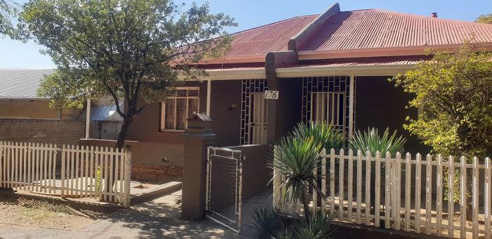 Property #ENT0279346, House for sale in Turffontein