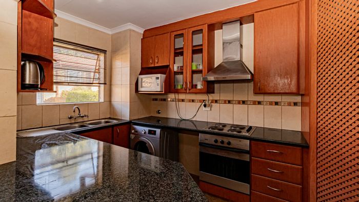 For Sale: 2 Bedroom Apartment in Ferndale with Pool, Braai Area, and Garage.