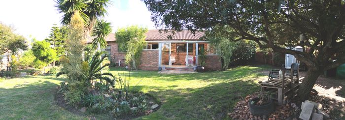 Noorsekloof House For Sale: 3 Beds, Open-Plan Living, Large Garden, Near Beach!