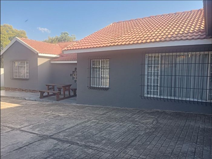 Property #ENT0279383, House for sale in Van Dyk Park