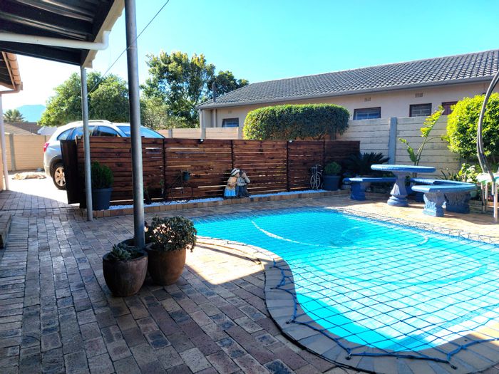 4-Bedroom House For Sale in Die Bos: Indoor Braai, Double Garage, Close to Beach.